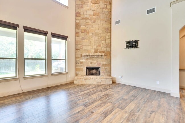 Building Photo - 2500 Speidel Dr