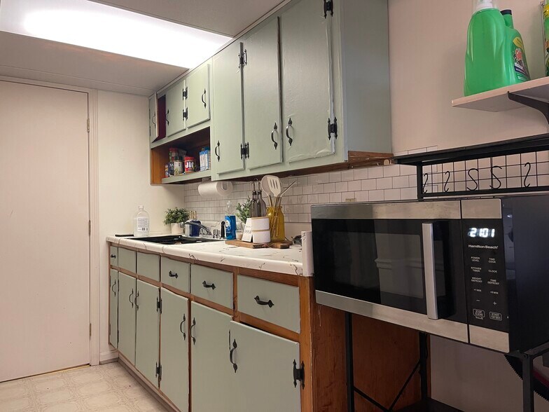 Building Photo - 4331 Sadie Ln