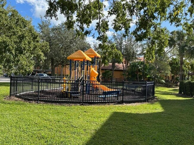 Building Photo - 5479 Vineland Rd