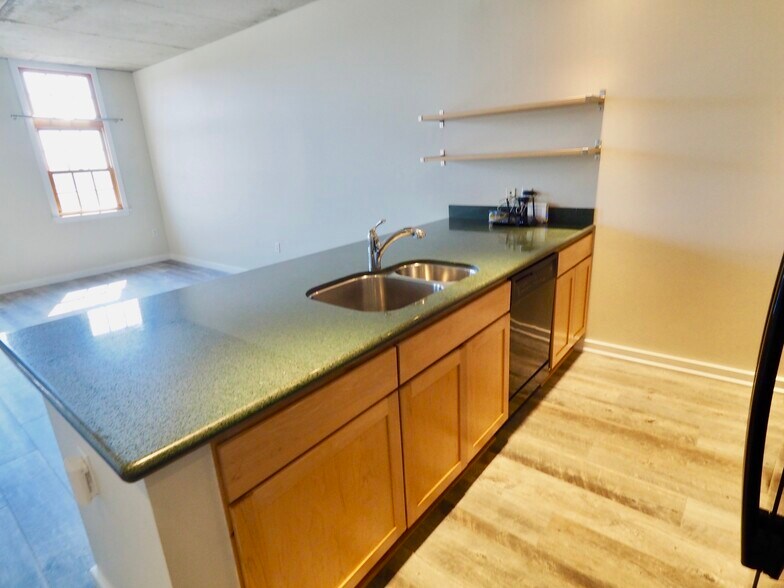 Building Photo - 275 S Harrison St