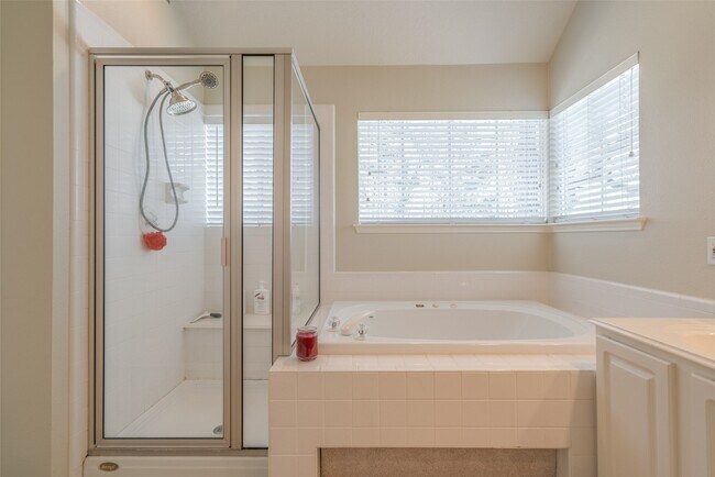 Building Photo - 147 Shelter Rock Ct