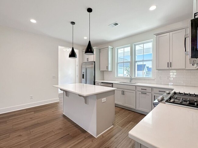 Building Photo - 258 Symphony Ave