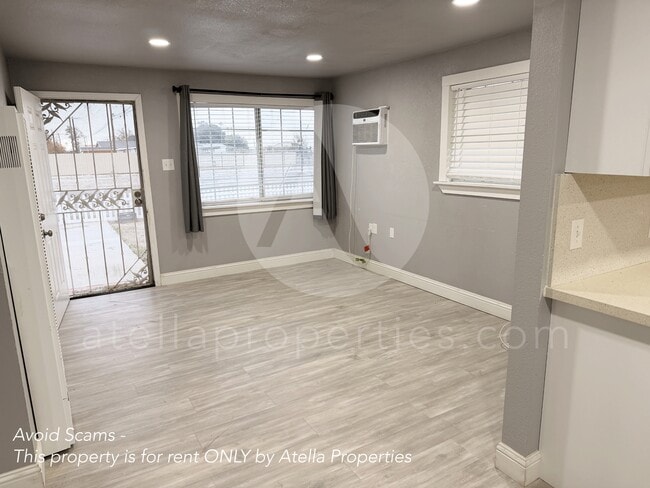 Building Photo - 25781 7th Ave