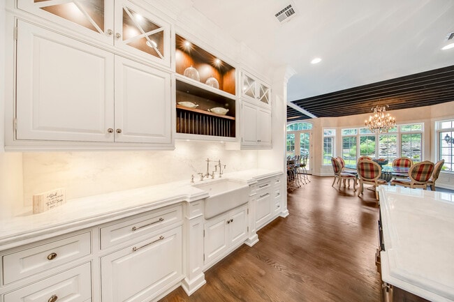 Building Photo - 51 Chestnut Ridge Rd