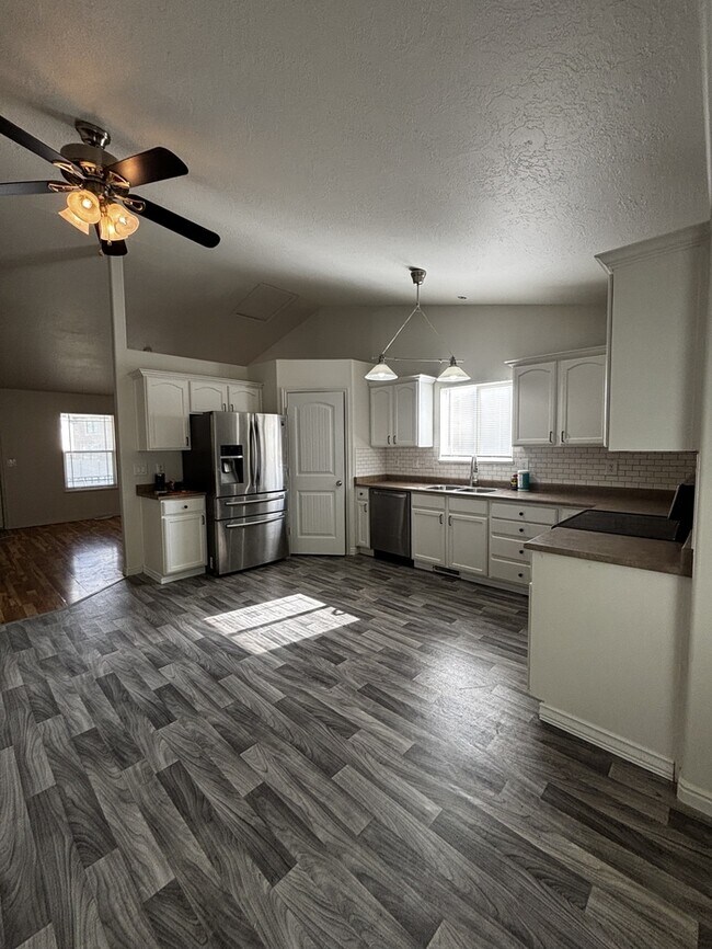 Building Photo - Eagle Mountain Single Family Home