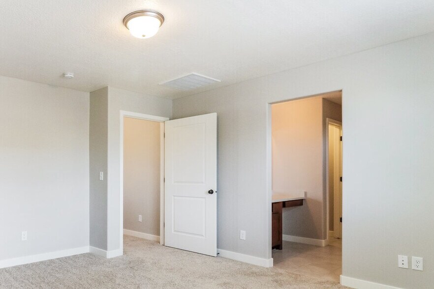 Building Photo - 2087 W 3290 S