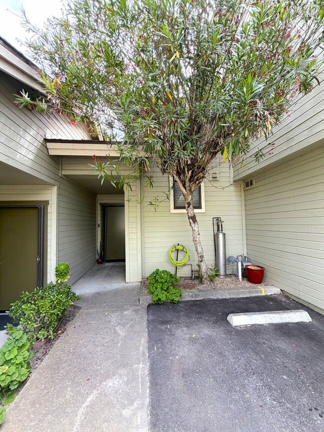 Building Photo - Vandenberg Village Condo