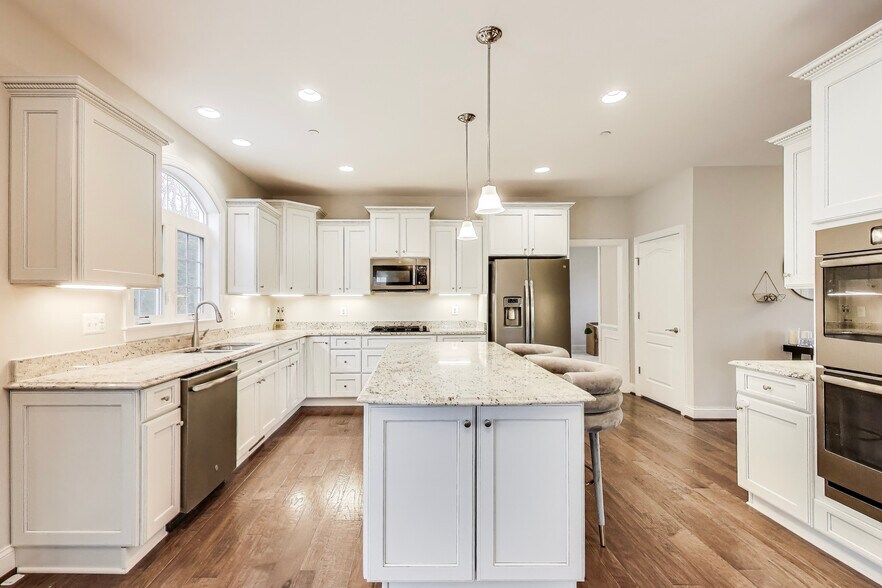 Building Photo - 2844 Deer Creek Ct