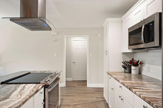 Building Photo - 1009 Rolling Green Cir