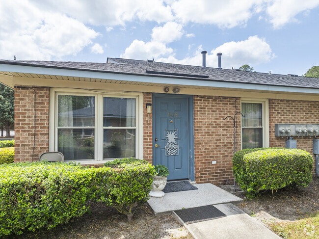 Building Photo - Clearwater Village