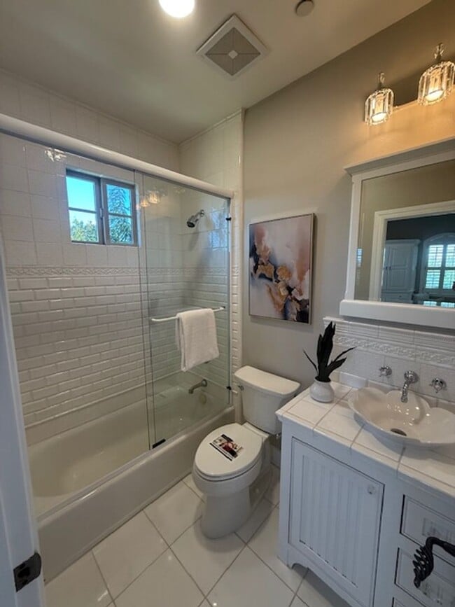 Building Photo - Luxury Two-Story 4BD/4.5BA Home, Located i...