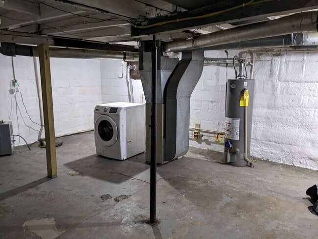 Building Photo - 2525 Parke St