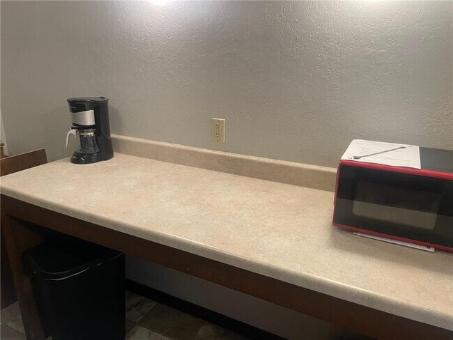 Building Photo - 812 Hills Ave