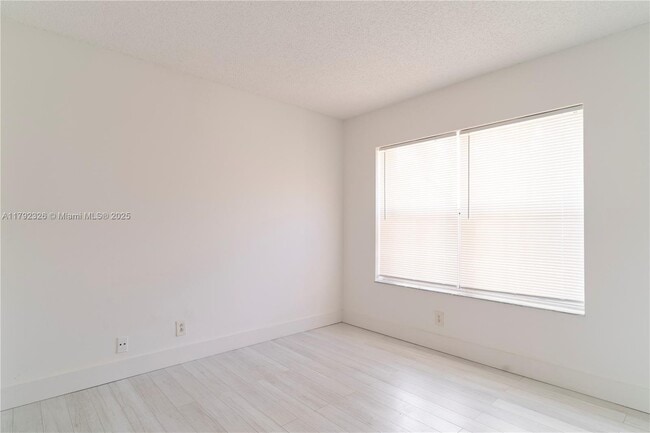 Building Photo - 719 Stanton Dr