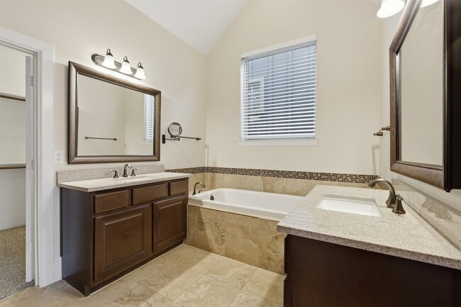 Building Photo - 1816 Dennis St