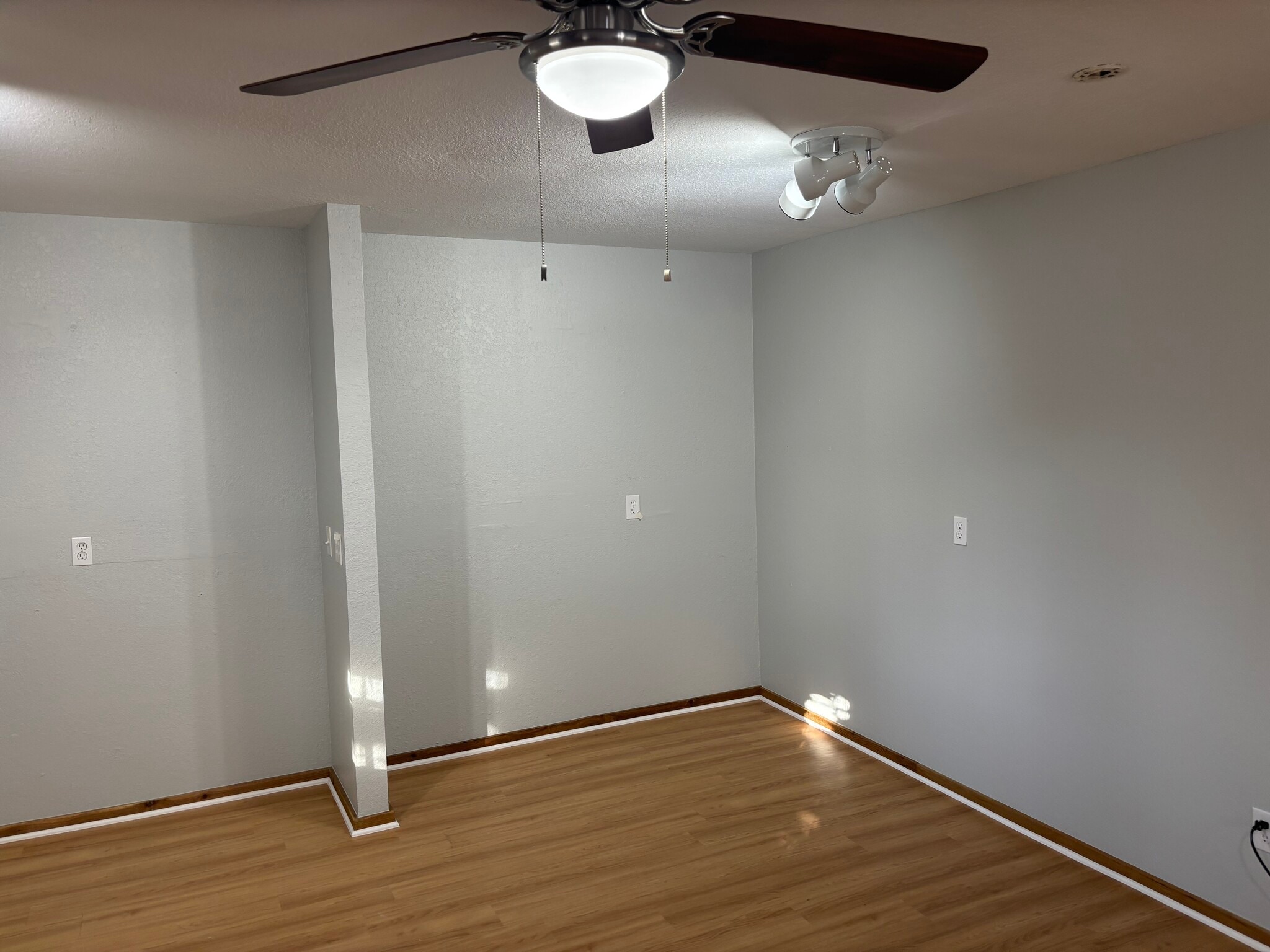 Building Photo - 194 N Centennial Ave