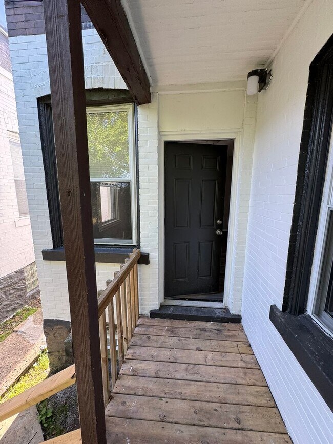 Building Photo - 7317 Woodlawn Ave