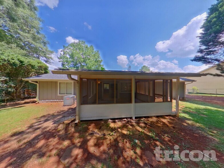 Building Photo - 3224 Creekwood Dr