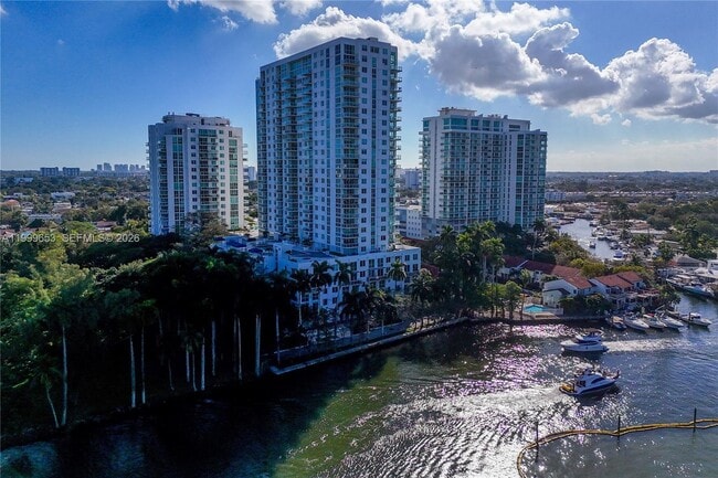 Building Photo - 1861 NW S River Dr