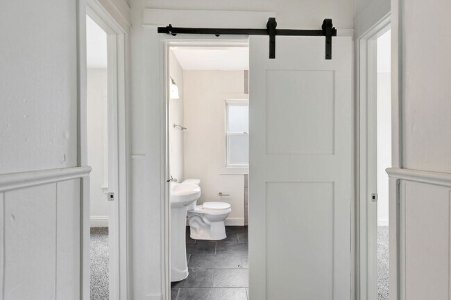 Building Photo - 6985 Beechmont Ave