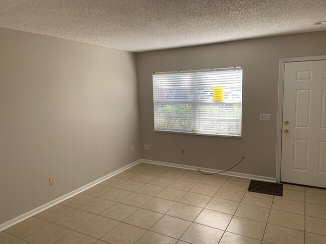 Building Photo - 3546 Khayyam Ave