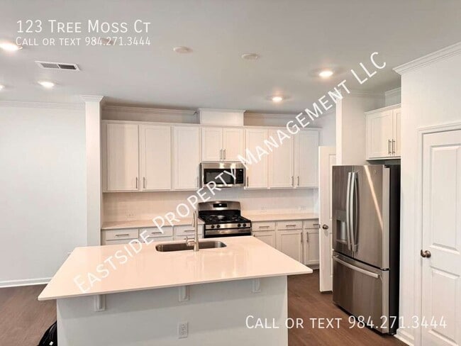 Building Photo - 123 Tree Moss Ct