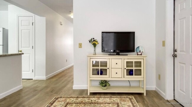 Building Photo - 3BR/2.5BA Townhouse Available July 1st!!! - Great Residential Neighborhood!!