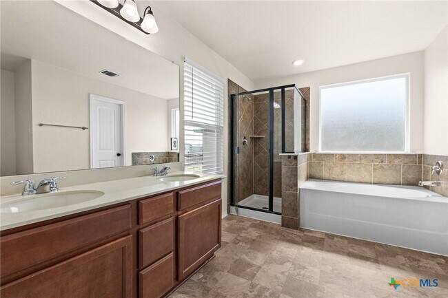 Building Photo - 1053 Sagebrush Dr