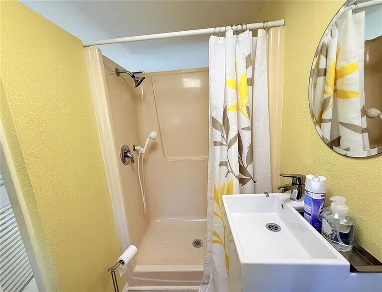 Bathroom 2 - 225 Cevera Dr