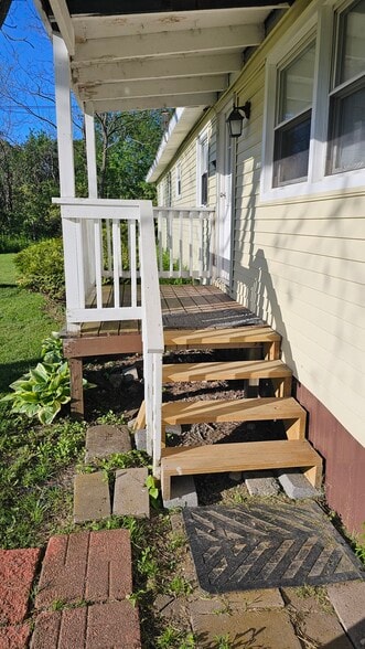 Front porch / entry - 26592 Military Rd