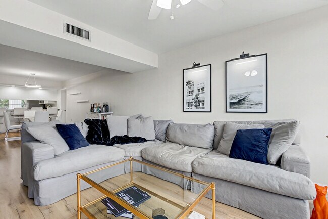 Building Photo - 1518 Whitehall Dr