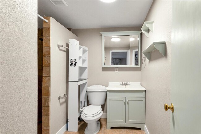 Building Photo - 2008 Franklin Ave