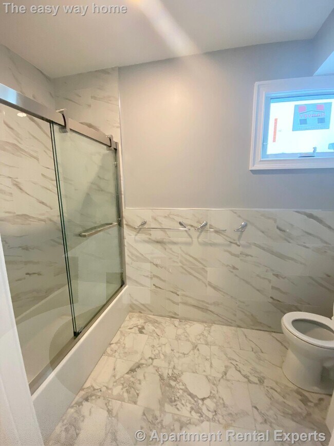 Building Photo - 32 Putnam Ave