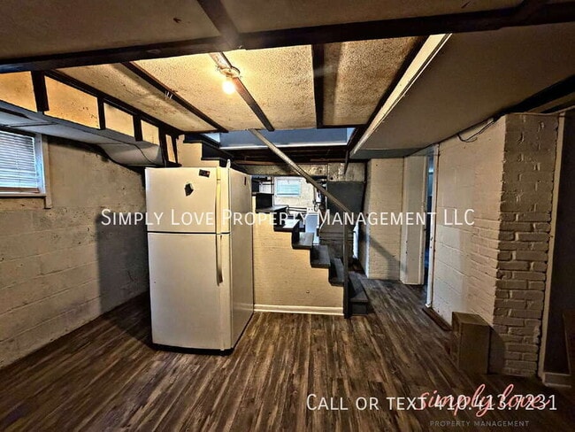 Building Photo - 4526 Albion Rd