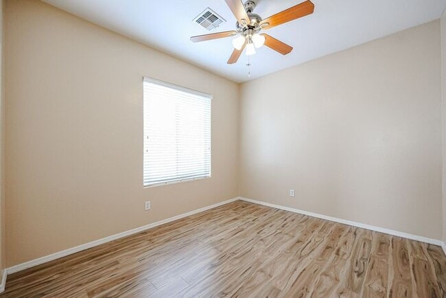 Building Photo - BEAUTIFUL 4 BEDROOM, 2.5 BATH WITH A POOL IN THE HEART OF GILBERT