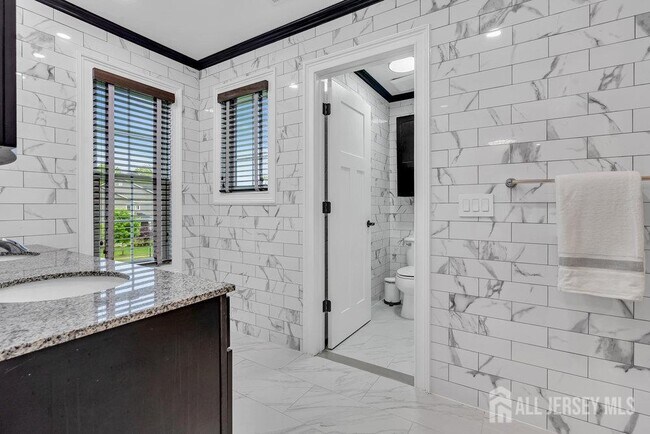 Building Photo - 47 McCormick Ave N