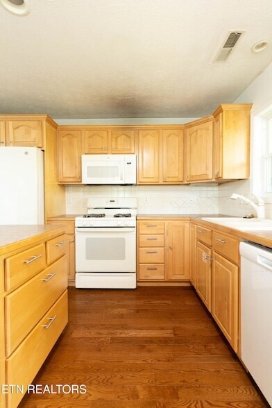 Building Photo - 2084 Allenridge Dr