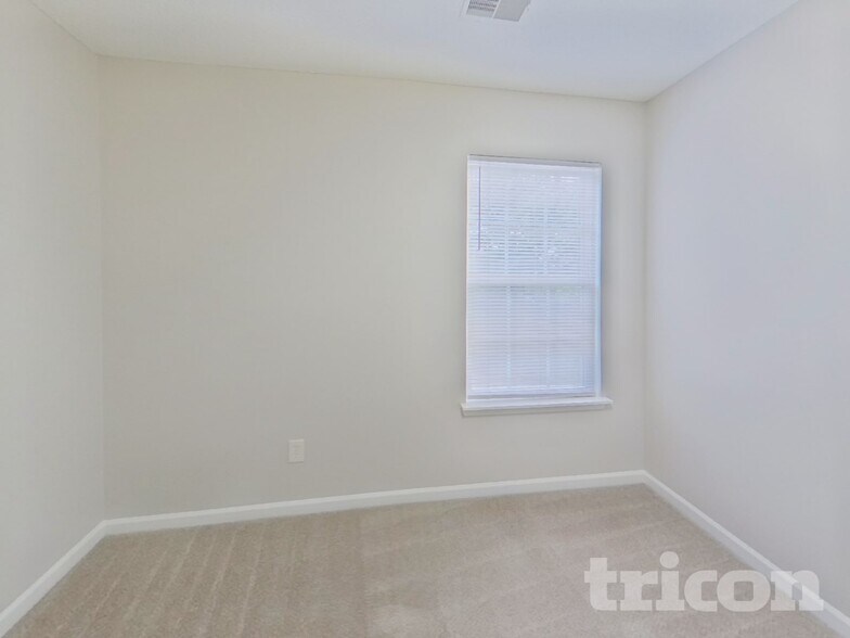 Building Photo - 221 Meyer Ln
