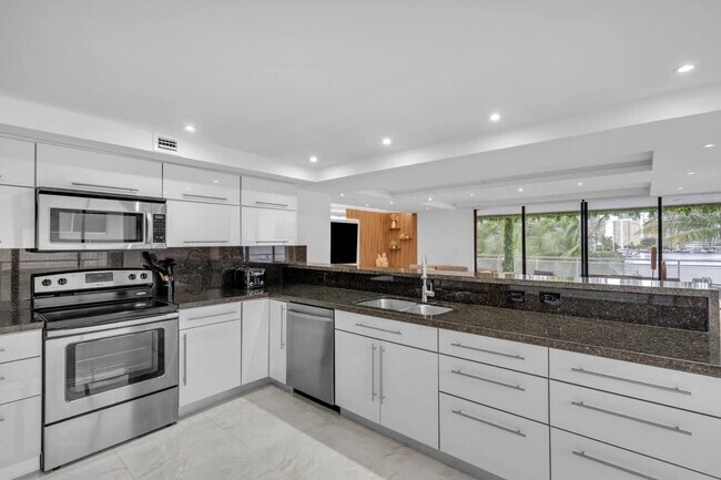 Building Photo - 468 Golden Isles Dr