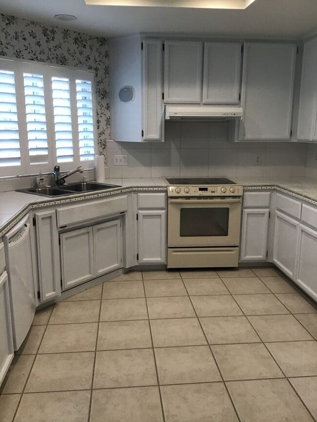 Building Photo - Beautiful Lake Wildwood Home on Cul-de-sac