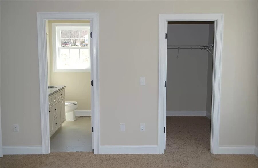 MasterBedroom/Master Bathroom/Walk in Closet - 61 Webster St