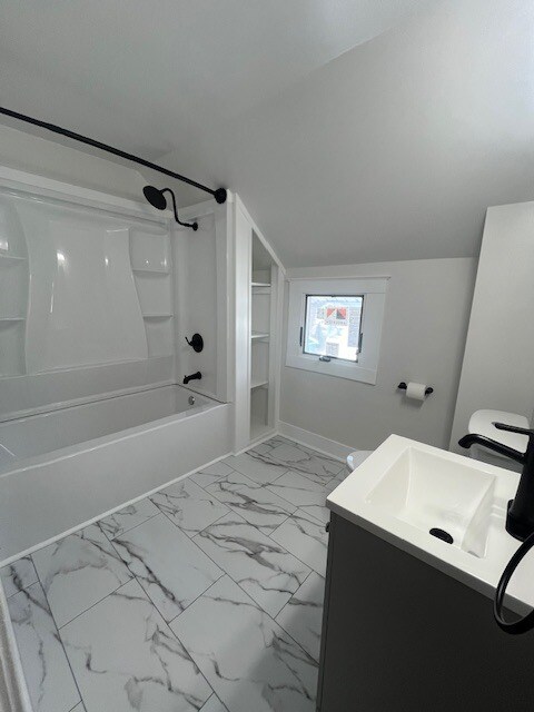 Bathroom - 40 Virginia St