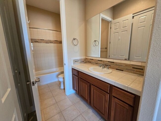 Building Photo - Beautiful Single-Story Home with Upgraded Kitchen & Spacious Backyard in Gated Community