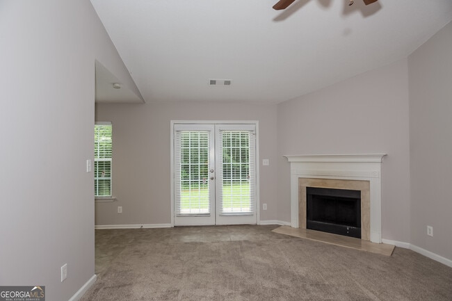 Building Photo - 70 Savoy Park Dr