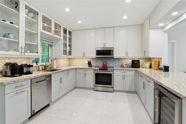 Building Photo - 7511 Miami View Dr