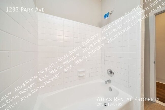 Building Photo - 1233 Park Ave