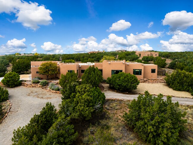 Building Photo - 61 Paseo Del Antilope