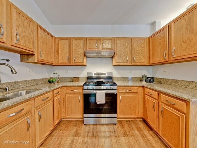 Building Photo - 121 Commons Ct