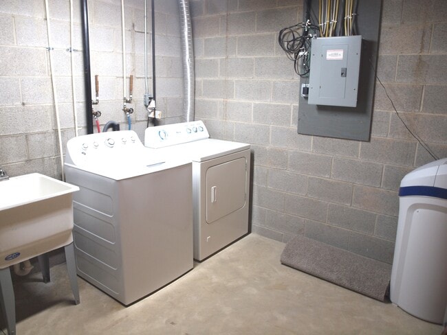 Building Photo - 834 34th St NW