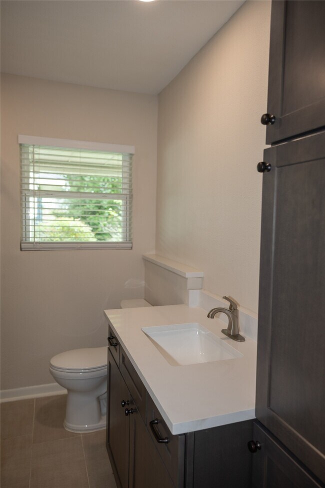 Building Photo - 811 Sara Rose St